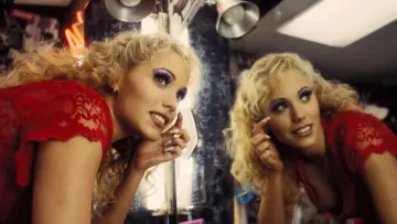 Backdrop to the movie "Showgirls" #1829160