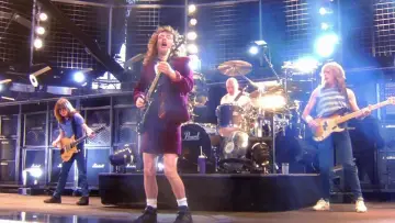 Backdrop to the movie "AC/DC: Live At Donington" #411839
