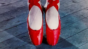 Backdrop to the movie "The Red Shoes" #751595