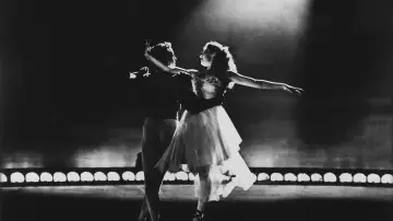 Backdrop to the movie "The Red Shoes" #983606