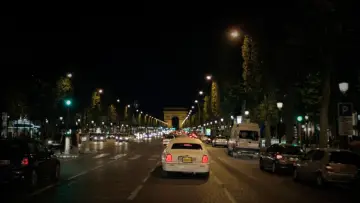 Backdrop to the movie "Holy Motors" #969678