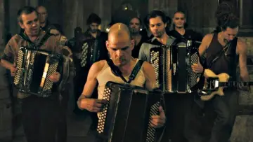 Backdrop to the movie "Holy Motors" #969682