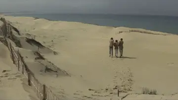 Backdrop to the movie "Three Resurrected Drunkards" #1619743