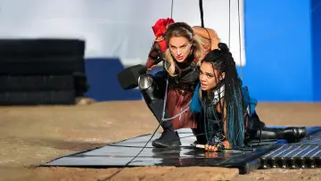 Backdrop to the movie "Marvel Studios Assembled: The Making of Thor: Love and Thunder" #1650077