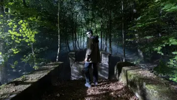 Backdrop to the movie "The Strangers: Chapter 1" #409683