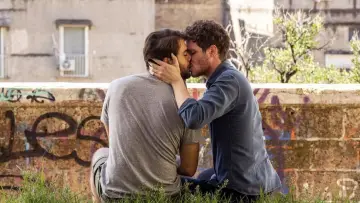 Backdrop to the movie "Born for You" #1122368