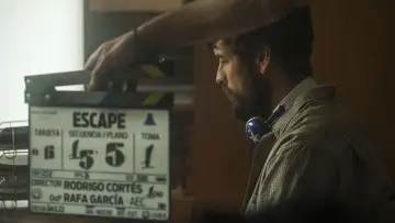 Backdrop to the movie "Escape" #665409