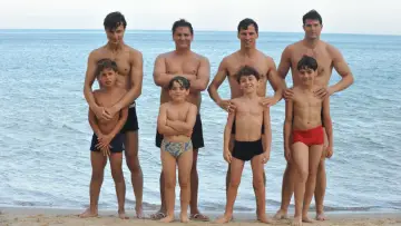 Backdrop to the movie "What the Day Owes the Night" #1640238