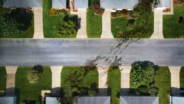 Backdrop to the movie "The End of Oak Street" #1524771