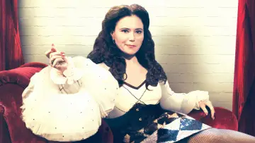 Backdrop to the movie "Alex Borstein: Corsets & Clown Suits" #1522168