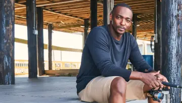 Backdrop to the movie "Shark Beach with Anthony Mackie" #876519