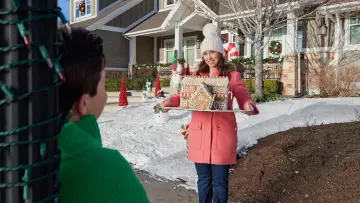 Backdrop to the movie "Haul Out the Holly: Lit Up" #1169860