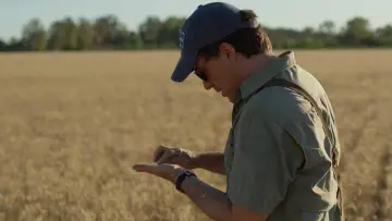 Backdrop to the movie "The Agronomist" #1092879