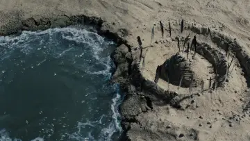 Backdrop to the movie "The Sand Castle" #706638