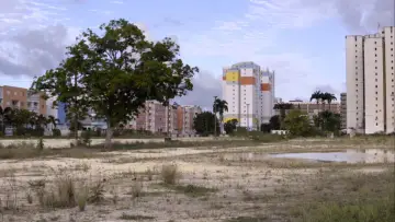 Backdrop to the movie "L’homme-vertige: Tales of a City" #706211