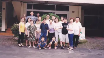Backdrop to the movie "Dear Family" #1255039