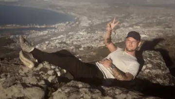 Backdrop to the movie "Avicii - I