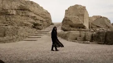 Backdrop to the movie "L