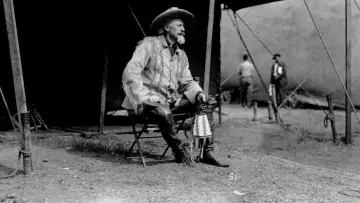 Backdrop to the movie "Buffalo Bill" #1114208