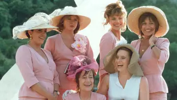 Backdrop to the movie "Girls with Guns" #1928484