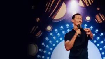 Backdrop to the movie "Rove McManus: Loosey Goosey" #492574