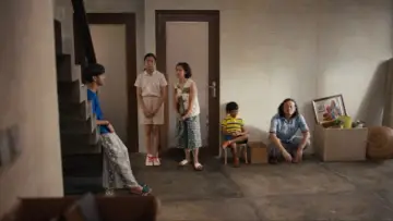 Backdrop to the movie "The Super Frugal Family" #789396