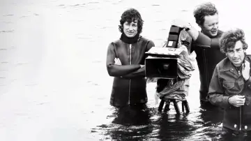 Backdrop to the movie "Jaws @ 50: The Definitive Inside Story" #680231