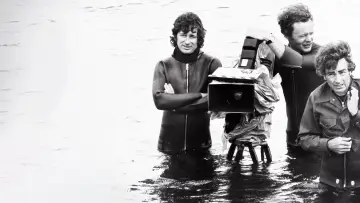 Backdrop to the movie "Jaws @ 50: The Definitive Inside Story" #680232