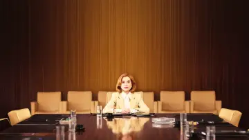 Backdrop to the movie "The Richest Woman in the World" #534284