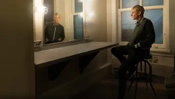 Backdrop to the movie "Ellen DeGeneres: For Your Approval" #982401