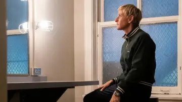Backdrop to the movie "Ellen DeGeneres: For Your Approval" #982404
