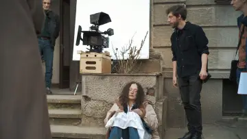 Backdrop to the movie "Don