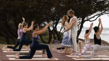 Backdrop to the movie "Spa Weekend" #1625520