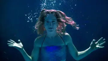Backdrop to the movie "Miss Mermaid" #911331