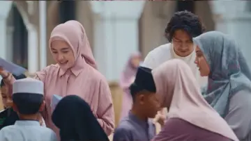 Backdrop to the movie "La Tahzan: Cinta, Dosa, Luka..." #672803