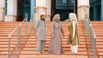 Backdrop to the movie "La Tahzan: Cinta, Dosa, Luka..." #672893