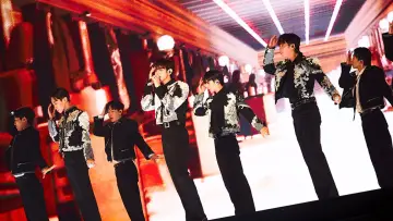 Backdrop to the movie "HIGHLIGHT: LIGHTS GO ON, AGAIN IN CINEMA" #1608824