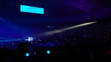 Backdrop to the movie "IVE THE 1ST WORLD TOUR in CINEMA" #977639