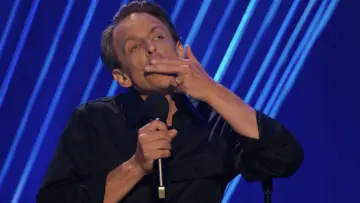 Backdrop to the movie "Seth Meyers: Dad Man Walking" #1581706