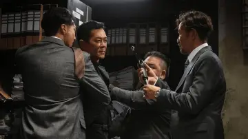 Backdrop to the movie "Mastermind" #1783645