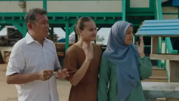 Backdrop to the movie "Komang" #941846