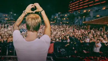 Backdrop to the movie "Avicii - My Last Show" #941715