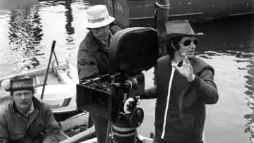 Backdrop to the movie "Jaws, a Monstrous Success" #920283