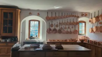 Backdrop to the movie "Nos chastè – Das Schloss Tarasp und seine märchenhafte Geschichte" #1631635