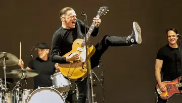 Backdrop to the movie "Bryan Adams: Live At The Royal Albert Hall" #856685