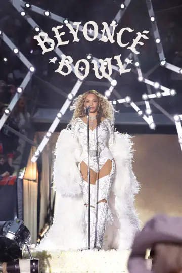 Poster to the movie "Beyoncé Bowl" #734809