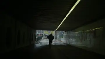 Backdrop to the movie "Away" #692857