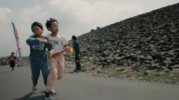 Backdrop to the movie "Children of Heaven" #914345