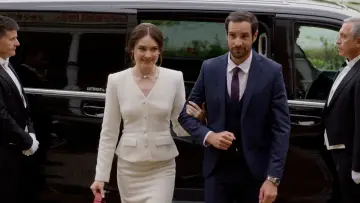 Backdrop to the movie "The Royal We" #783378