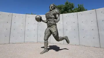 Backdrop to the movie "Pat Tillman: Life. Death. Legacy." #1629325